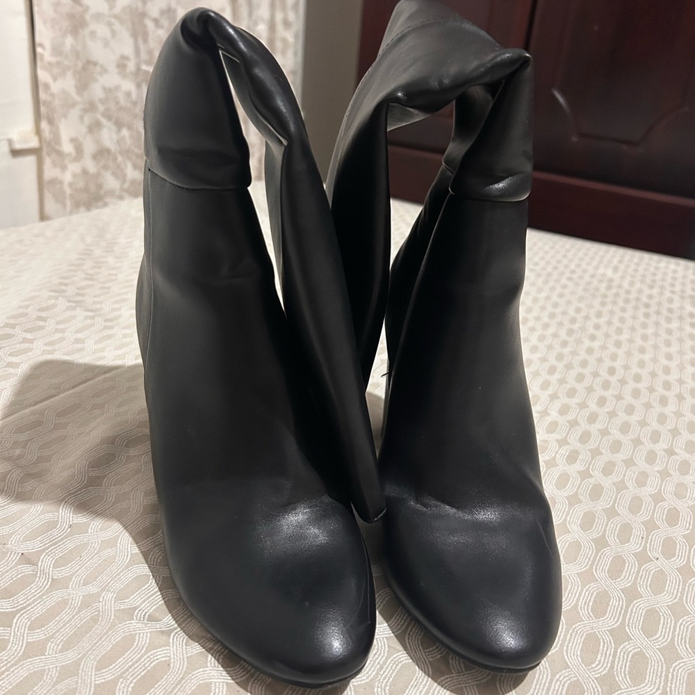 Elegant Knee High Black Women's Boots - Picture 3 of 3